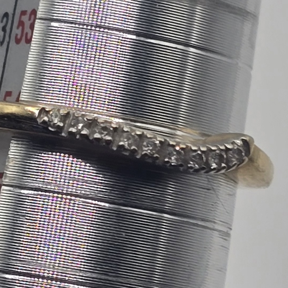 7.5 14k Gold and Diamond Women's Ring - Picture 8 of 9